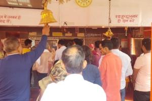 रायबरेली: चुरवा हनुमान मंदिर पर लगा भक्तों का तांता, राजमार्ग पर आवागमन प्रभावित