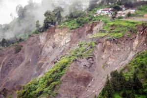 नैनीताल: बलियानाले में फिर हुआ भूस्खलन, लोगों ने खौफ के साए में गुजारी रात