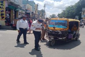 अमरोहा : डग्गामार वाहन संचालकों से अवैध वसूली करने वालों पर एफआईआर, 125 वाहनों का किया चालान, 30 सीज किए