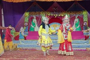 बरेली: वृन्दावन से आए कलाकारों ने रामलीला और कृष्णलीला का किया मंचन