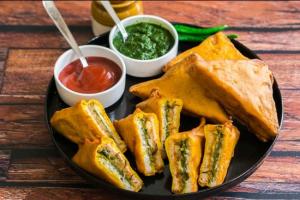 Bread Pakora Recipe: नाश्ते में चटपटा खाना है तो ट्राई करें स्वादिष्ट स्ट्रीट स्टाइल ब्रेड पकौड़ा, नोट कर लें रेसिपी