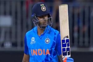 ICC T20 WC 2022  : ‘बॉलर्स के दिमाग से खेलते हैं सूर्यकुमार यादव’, पाकिस्तान के दिग्गजों ने भारतीय स्टार की तारीफ में पढ़े कसीदे