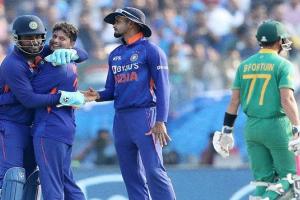 IND vs SA 3rd ODI : भारतीय गेंदबाजी के आगे पस्त हुआ दक्षिण अफ्रीका, 12 साल बाद अपनी धरती पर वनडे सीरीज पर किया कब्जा