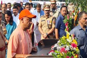 पुलिस स्मृति दिवस पर मुख्यमंत्री योगी ने पुलिसकर्मियों को दी श्रद्धांजलि