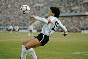 रेफरी को मालामाल बना सकती है Diego Maradona की ‘हैंड ऑफ गॉड’ वाली गेंद, जानें कब होगी नीलामी