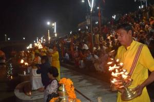 अयोध्या: देव दीपावली पर मां सलिला सरयू की हुई भव्य आरती