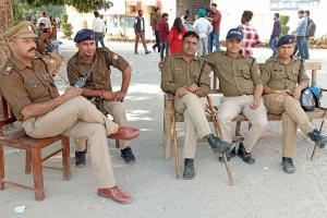 रुद्रपुर: महिला प्रोफेसर व छात्र संघ ने पुलिस को सौंपी तहरीर