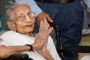 Heeraben Modi Dies: अपने पड़ोसियों के लिए सादगी की प्रतिमूर्ति थीं हीरा बा, जानिए कैसा था व्यवहार