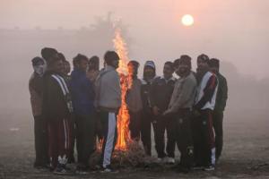 हाड़ कंपा देने वाली सर्दी का सितम जारी, भीषण ठंड के बीच होगा नए साल का स्वागत 