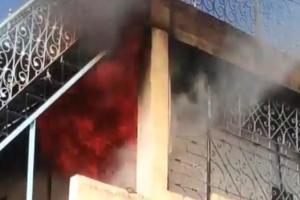 रामपुर : घेर नज्जू खां में बैंटरा फटने से घर में लगी आग, मचा हड़कंप