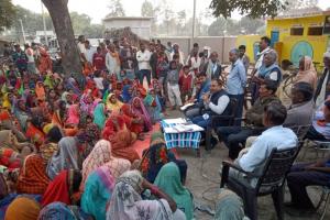 बहराइच: मझाव गांव के लोगों को नहीं मिल रहा सरकारी योजनाओं का लाभ, खुली बैठक में उठाई आवाज, जानें वजह