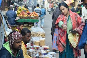 मकर संक्रांति पर गुड़ तिल-लड्डू बाजार गुलजार