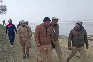 Kaushambi News: बोरी में युवती का अधजला शव मिलने से इलाके में हड़कंप, जांच में जुटी पुलिस