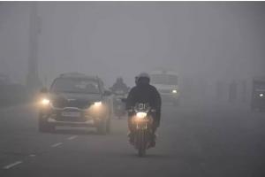 UP Weather Update: यूपी में कड़ाके की ठंड जारी, बार‍िश के बाद मौसम बदलने के आसार