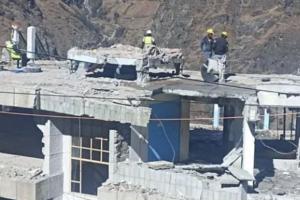 Joshimath Crisis: होटलों को ढहाने की कार्रवाई जारी, असुरक्षित मकानों को न गिराने के लिए प्रभावित अड़े