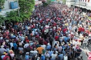 श्रीलंका में विरोध प्रदर्शन के दौरान पुलिस से झड़प, एक दर्जन से अधिक घायल 