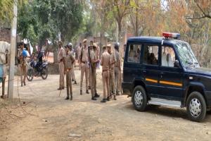 फतेहपुर में माफिया अतीक अहमद के करीबी के घर पर चला बुलडोजर, करोड़ों हवेली की जमींदोज