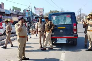 बरेली : शहर में लग रहे जाम से एसपी ट्रैफिक खफा, चौकी इंचार्ज को लगाई फटकार, बाजार में आए लोगों की गाड़ियों के काटे चालान 