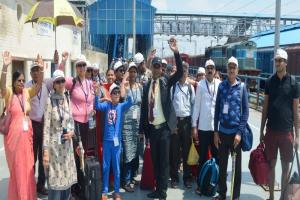 Bharat Gaurav Yatra Train: भारत गौरव यात्रा ट्रेन पहुंची अयोध्या, रामनगरी दिखे गदगद हुए यात्री 