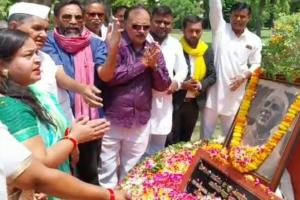 Video - प्रयागराज में पूर्व प्रधानमंत्री जवाहर लाल नेहरू की मनाई गई पुण्यतिथि