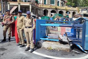 Nainital News : आंधी-तूफान से तल्लीताल में बड़ा हादसा टला, बाल-बाल बचे पुलिसकर्मी 