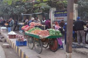 हल्द्वानी: फुटपाथ खाली कराओ, 10 हजार का जुर्माना लगाओ