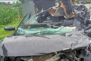 अमरोहा: हाईवे किनारे खड़े ट्रक में घुसी कार, चालक की मौत