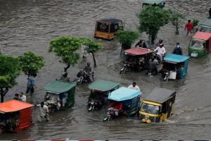 पाकिस्तान के मानसून दौर में अब तक 101 की मौत, 180 घायल 