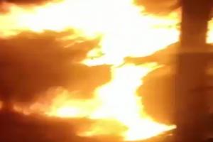 प्रयागराज : एक्सीडेंट के बाद कंटेनर बना आग का गोला, अंदर का माल देखकर हैरान रह गई पुलिस 