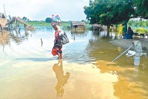 कानपुर में बाढ़ : गंगा खतरे के निशान से 65 सेमी ऊपर, घरों में घुसा पानी, ग्रामीणों की बढ़ी मुसीबतें