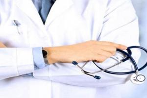 बरेली: दावा बेहतर स्वास्थ्य सेवाएं देने का, पर डॉक्टर ही नहीं
