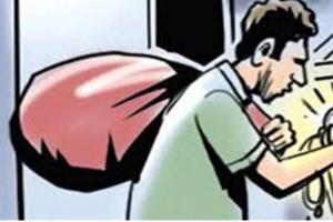 Theft In Hamirpur: घर में घुसे चोर, नगदी, जेवरात किए पार, सुबह उठने पर चोरी की हुई जानकारी, जांच में जुटी पुलिस