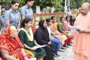 मुख्यमंत्री योगी ने गोरखनाथ मंदिर में सुनी फरियाद, बोले- बिलकुल मत घबराइए, होगी प्रभावी कार्रवाई