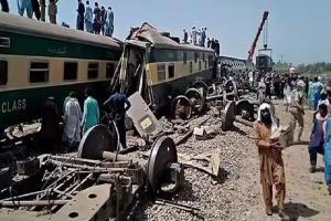 Train accident in Pakistan : पाकिस्तान के पंजाब प्रांत में 2 ट्रेनों में भिड़ंत, 31 यात्री घायल 