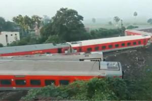 Bihar Buxar Train Accident: बिहार ट्रेन हादसे के बाद कई ट्रेनें रद्द, कुछ गाड़ियों के बदले रूट, यहां देखें लिस्ट