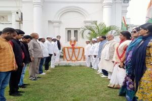 इंदिरा गांधी जयंती : लखनऊ में कांग्रेस कार्यकर्ताओं ने पूर्व PM को दी श्रद्धांजलि 