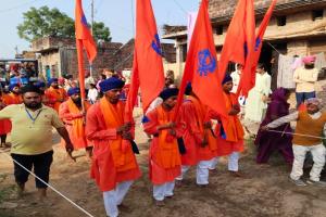 बहराइच: सिख समाज के लोगों ने धूमधाम से मनाया प्रकाश पर्व, निकली कीर्तन यात्रा