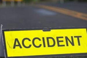 Accident In Kanpur: ट्राला की टक्कर से खंती में पलटी कार, एक की मौत व चार घायल, परिवार वालों का रो-रोकर बुरा हाल