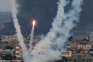 Israel-Hamas War : दक्षिण गाजा में तेज हुई लड़ाई, अमेरिका ने इजराइल को भेजे हथियार 