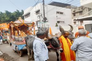 लखनऊ: एक हजार किलोमीटर चलकर रामलला के लिए बैलगाड़ी से आया 600 किलो घी, जानिये कहां होगा इस्तेमाल?