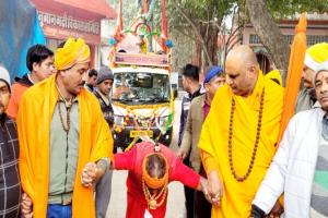 सबके राम : शिखा रूपी जटा से खींच श्रीराम रथ को अयोध्या ले जा रहे संत बद्री बाबा, 550 किलोमीटर की है यात्रा