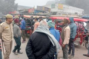 हरदोई में बवाल, हड़ताली ड्राइवरों ने बस स्टैंड पर खड़े करवाए ई-रिक्शा - पुलिस ने बलपूर्वक खदेड़ा   