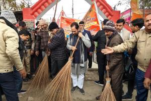 रामपुर : राम मंदिर का निर्माण पूरा होना सदी का सबसे गौरवान्वित पल, नकवी ने स्वच्छता अभियान में लिया हिस्सा 