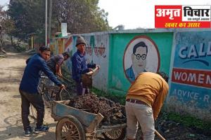 खबर का असर: शाहजहांपुर में अधिकारियों ने ली सुध, महुआ गांव में कराई गई साफ सफाई