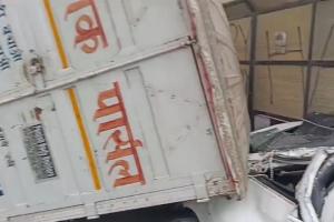 लखनऊ: निराला नगर पुल पर पिकअप ने कई गाड़ियों को मारी टक्कर, बाल- बाल बचे कार सवार