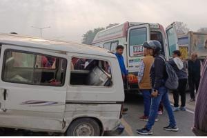 Kanpur: ओमनी खराब खड़े रोड रोलर से टकराई...मची चीख-पुकार, चालक व पांच शिक्षिकाएं घायल, तीन की हालत नाजुक