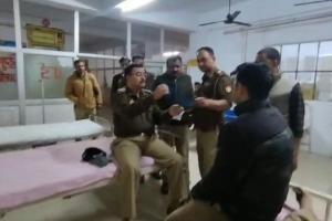 Fatehpur Accident: कार ने ड्यूटी पर जा रहे दो पुलिसकर्मी को मारी टक्कर... घायल, हादसे के बाद चालक वाहन लेकर फरार