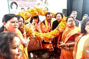 Kanpur: आत्म निर्भर भारत बनाने में मातृशक्ति का योगदान जरूरी... भाजपा महिला मोर्चा ने स्मार्ट सिटी महिला सम्मेलन किया आयोजित