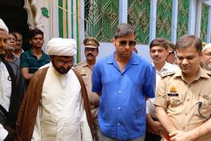 जौनपुर: डीएम और एसपी ने किया शिया जामा मस्जिद का निरीक्षण, मौलाना महफूजूउल हसन ने लोगों से की यह अपील