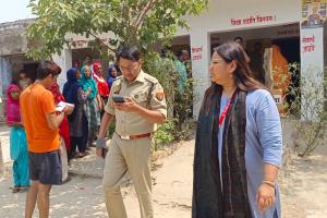 Video: गोंडा व कैसरगंज में जारी है वोटिंग, डीएम- एसपी कर रहे पोलिंग बूथों का निरीक्षण